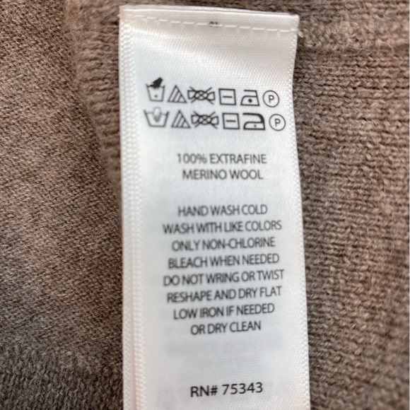 Tahari 100% extra fine Merino Wool - Picture 3 of 6